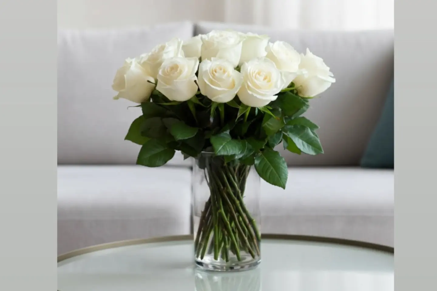 مزهرية وردة بيضاء ٢