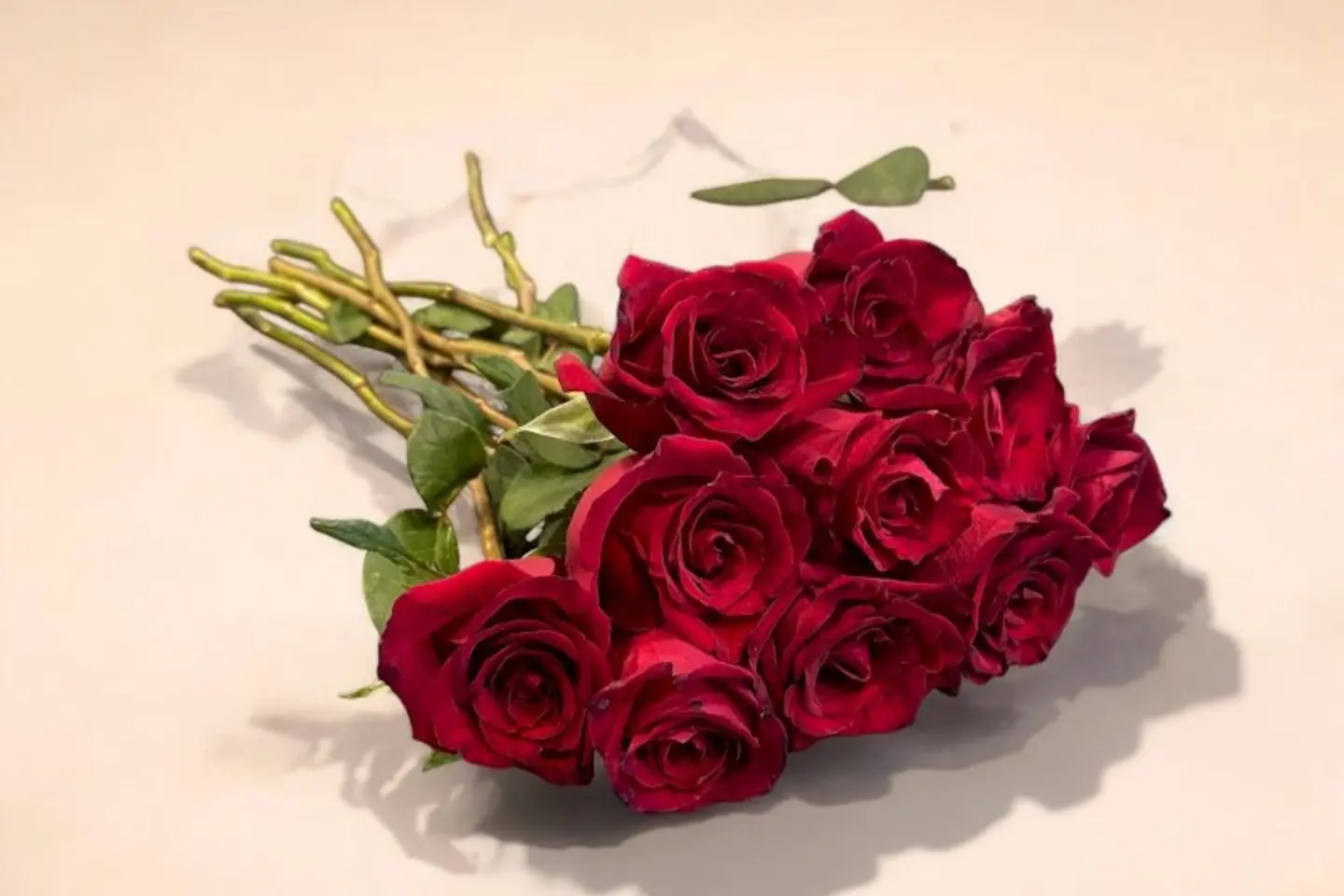 Natural Roses Without Coordination