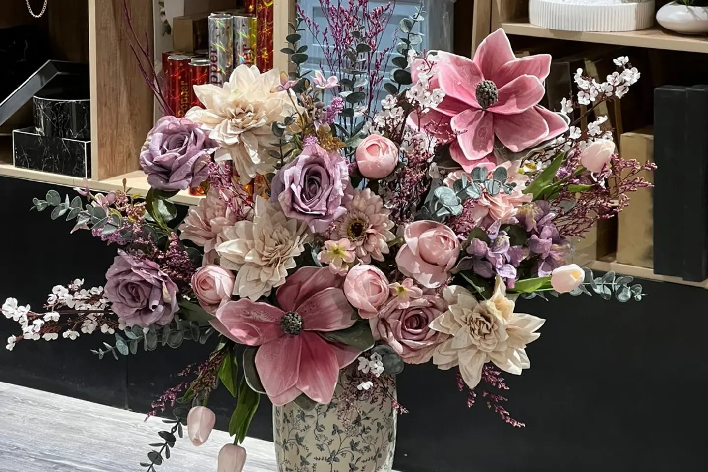 فازة ورد صناعي ملمس طبيعي