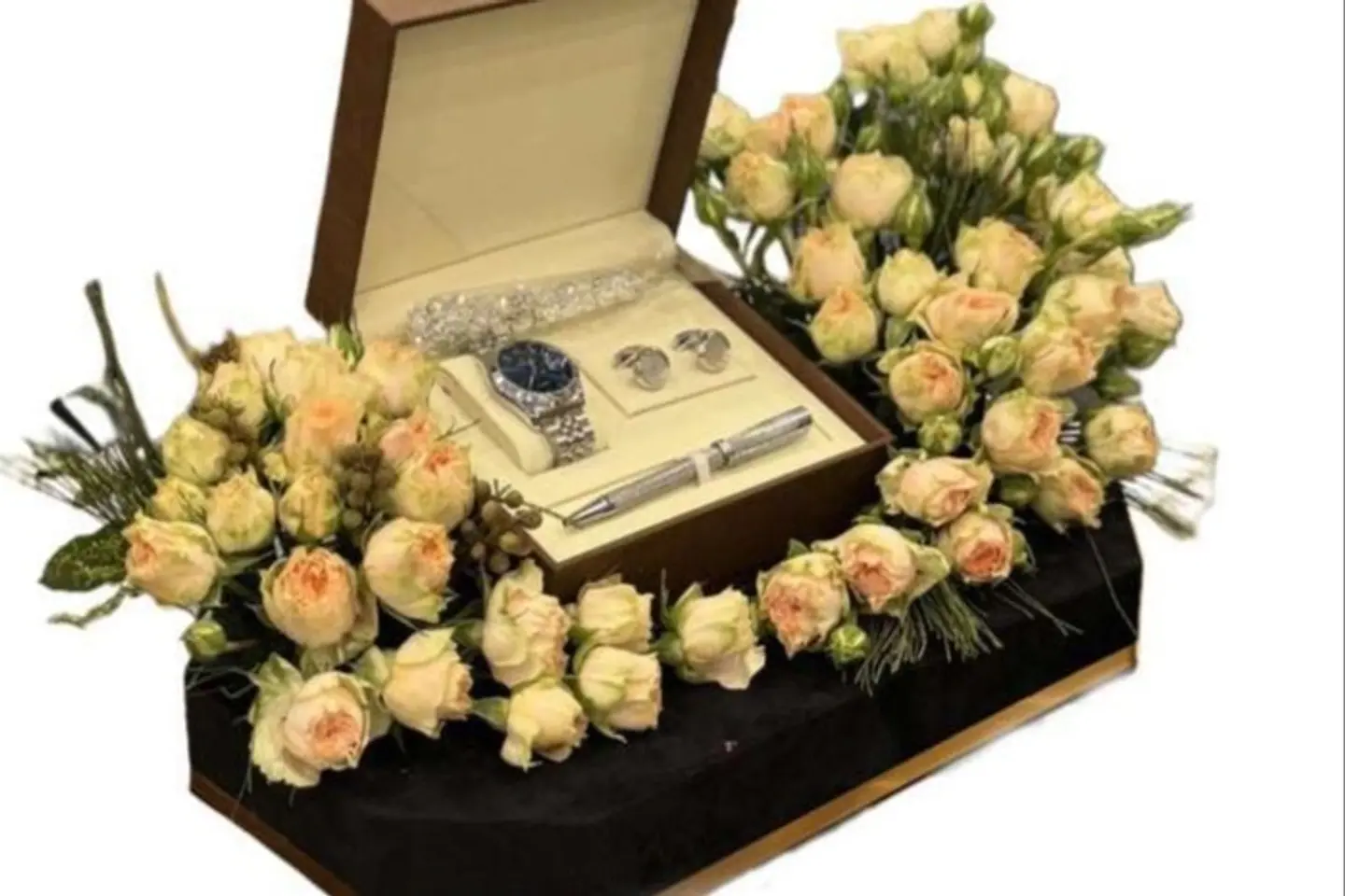 Natural Roses With A Luxurious Watch