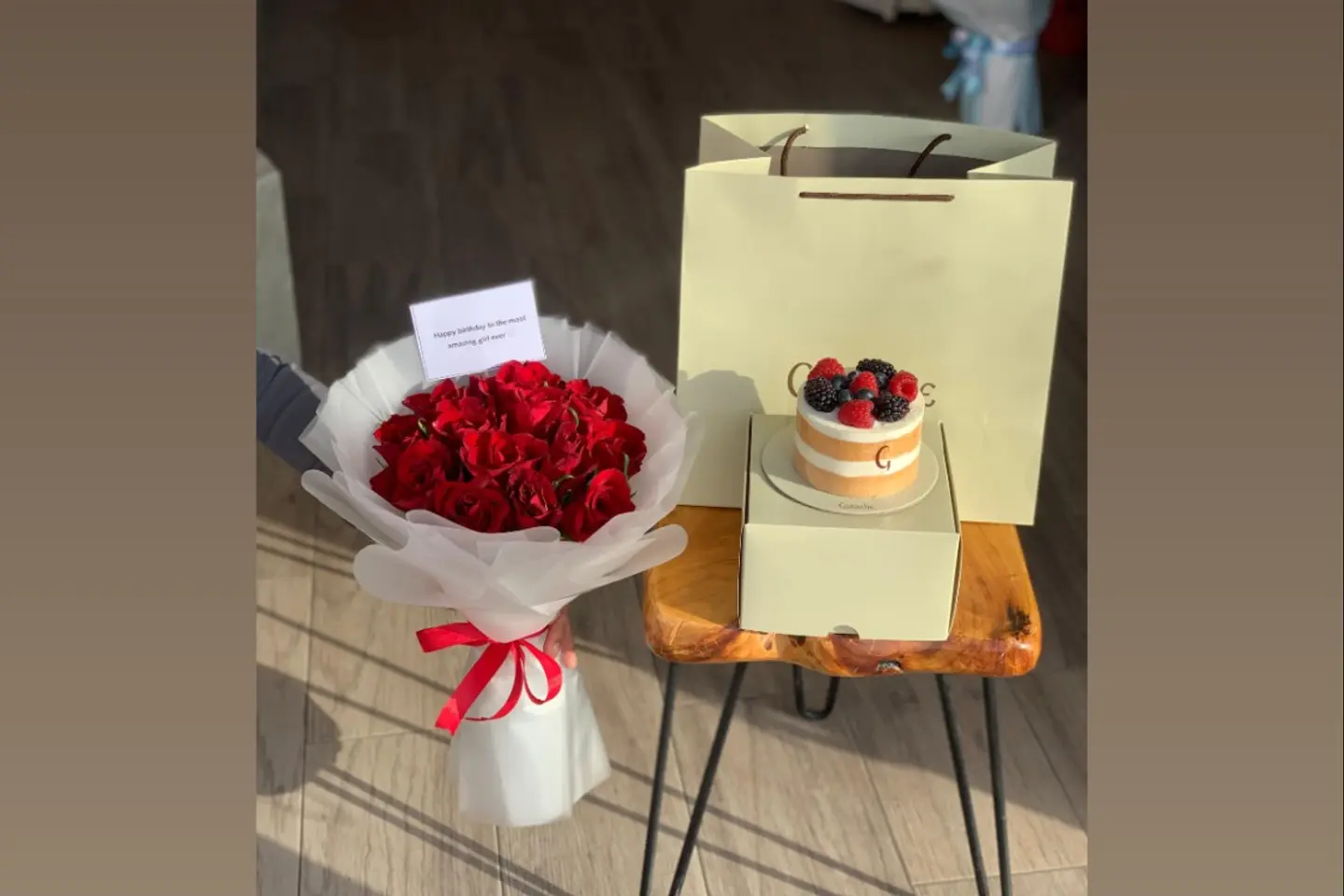 باقة جوري احمر كيك جاناش توت