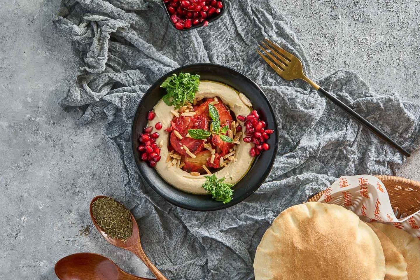 Hummus With Tandoori Shawarma