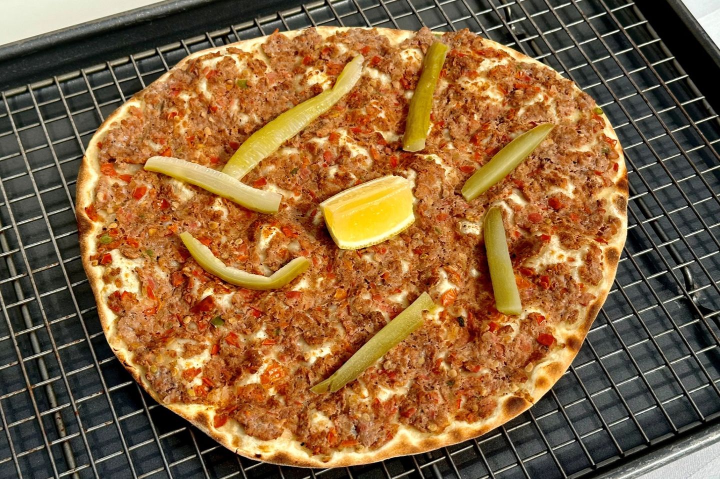 Lahmeh B'aajeen