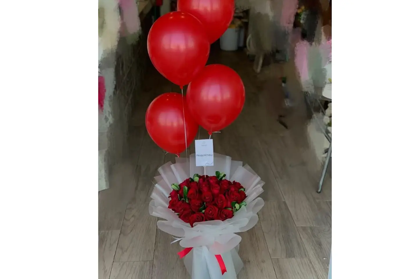 باقة وبالون الحب