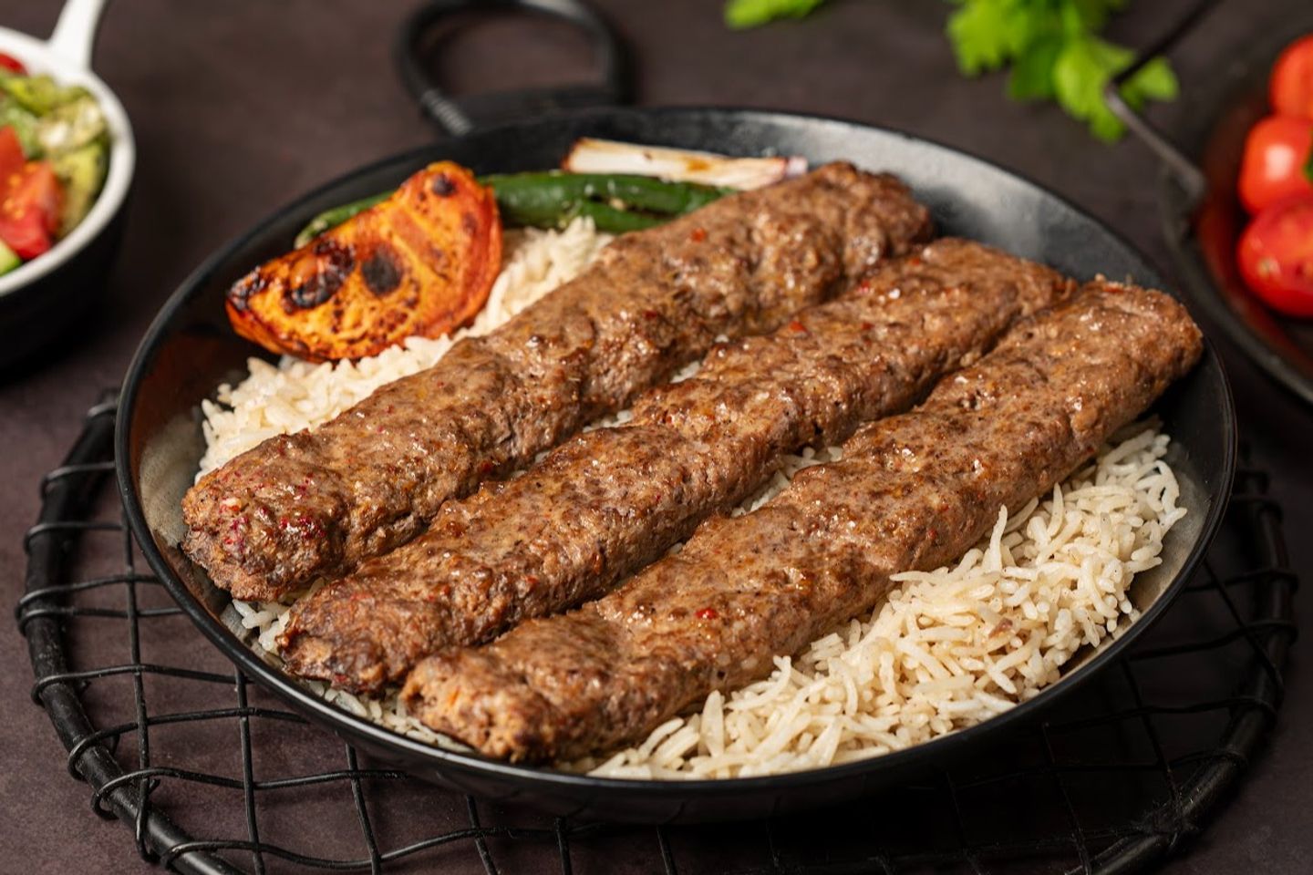 صحن كباب لحم مع أرز