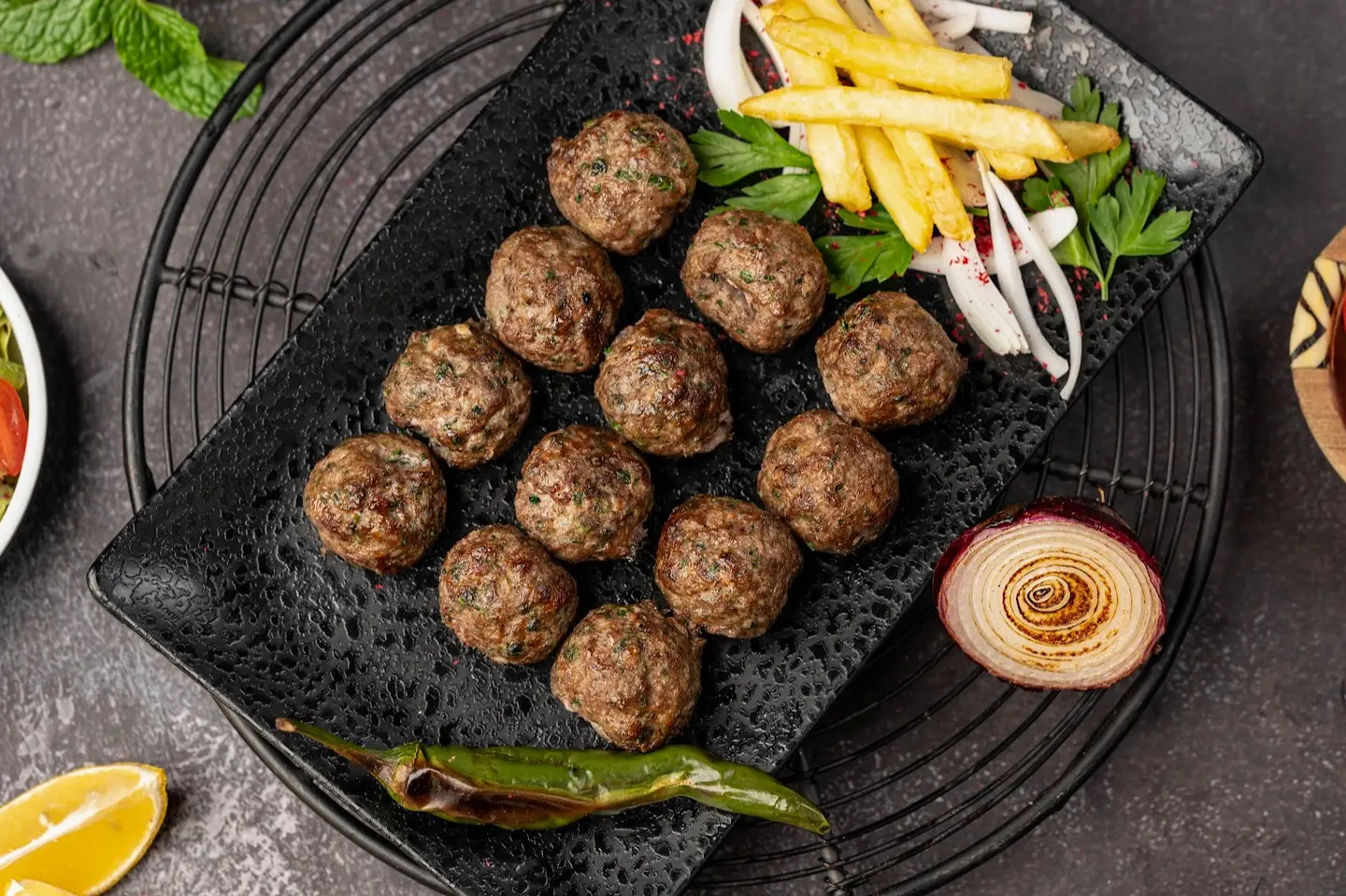 صحن كفتة لحم مع بطاطا