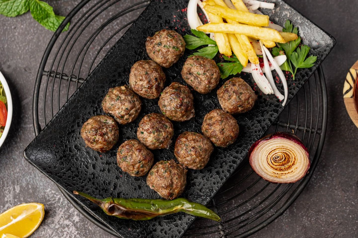 صحن كفتة لحم مع بطاطا