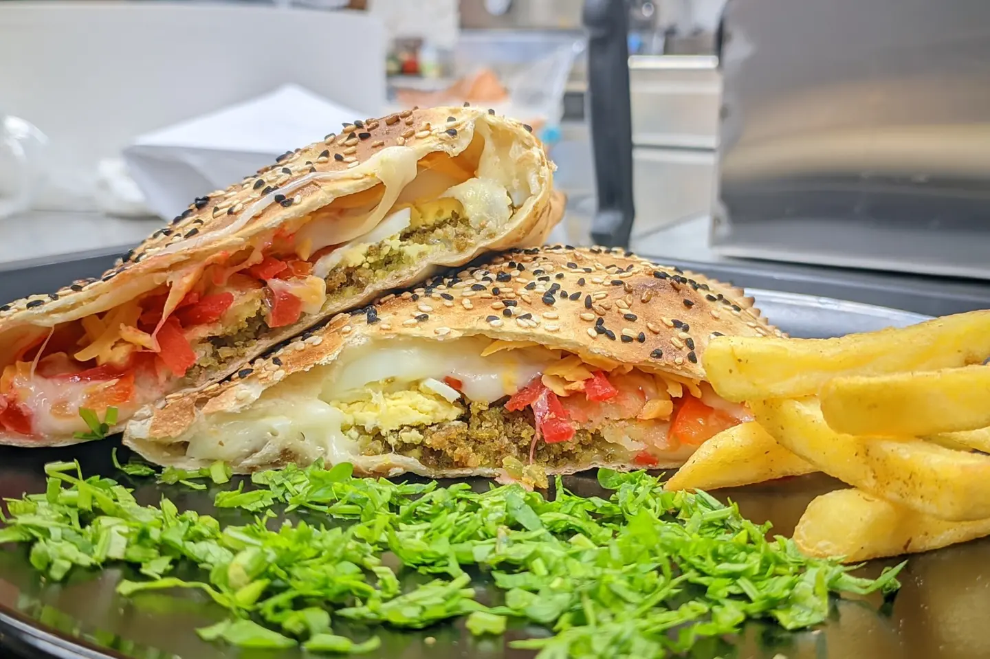 فطيرة فلافل  مع جبنة