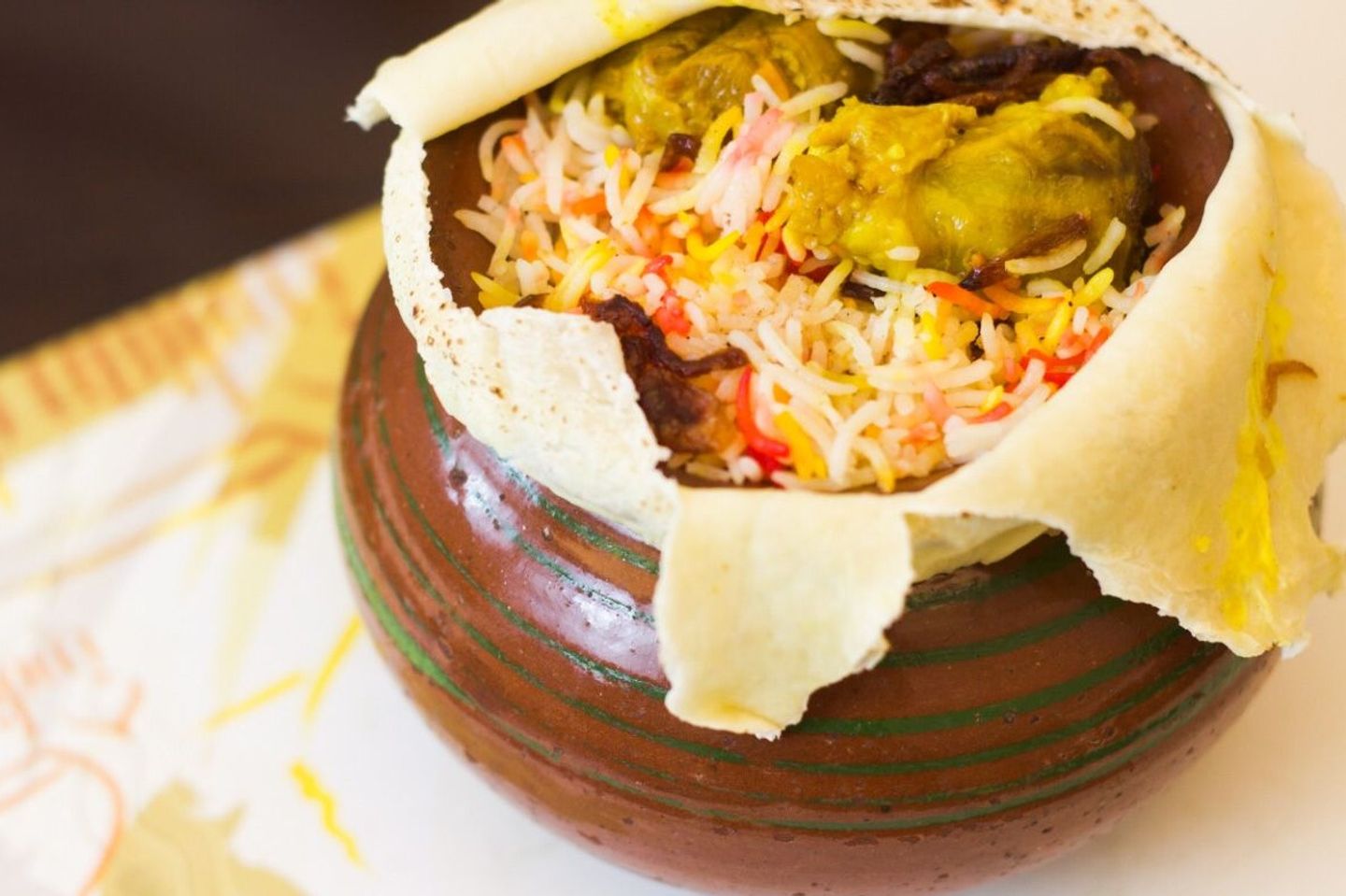 أرز برياني مع لحم بالفخار