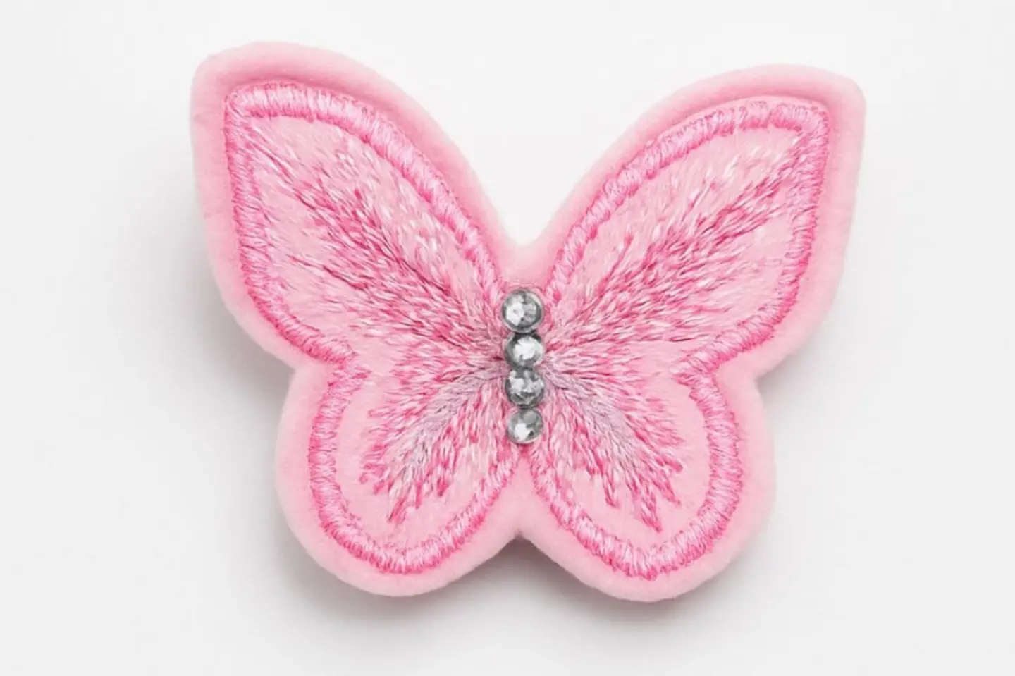 فراشة مطرزة وردية