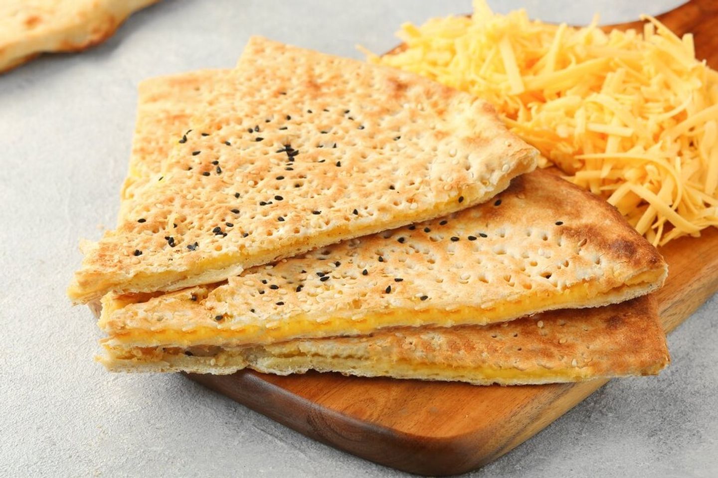 تميس بالجبنة