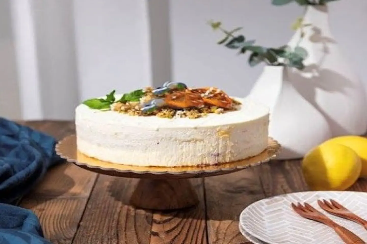 Medium Lemon And Raspberry Cake