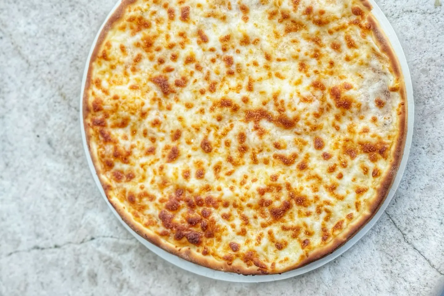 بيتزا مارجريتا كبيرة