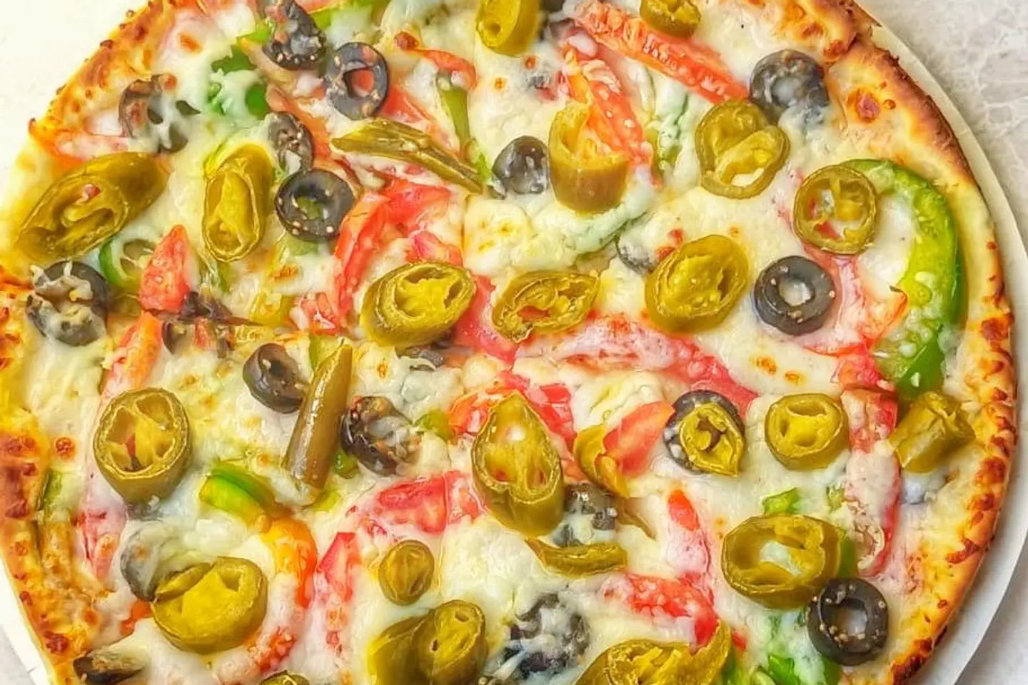 بيتزا هلابينو كبيرة