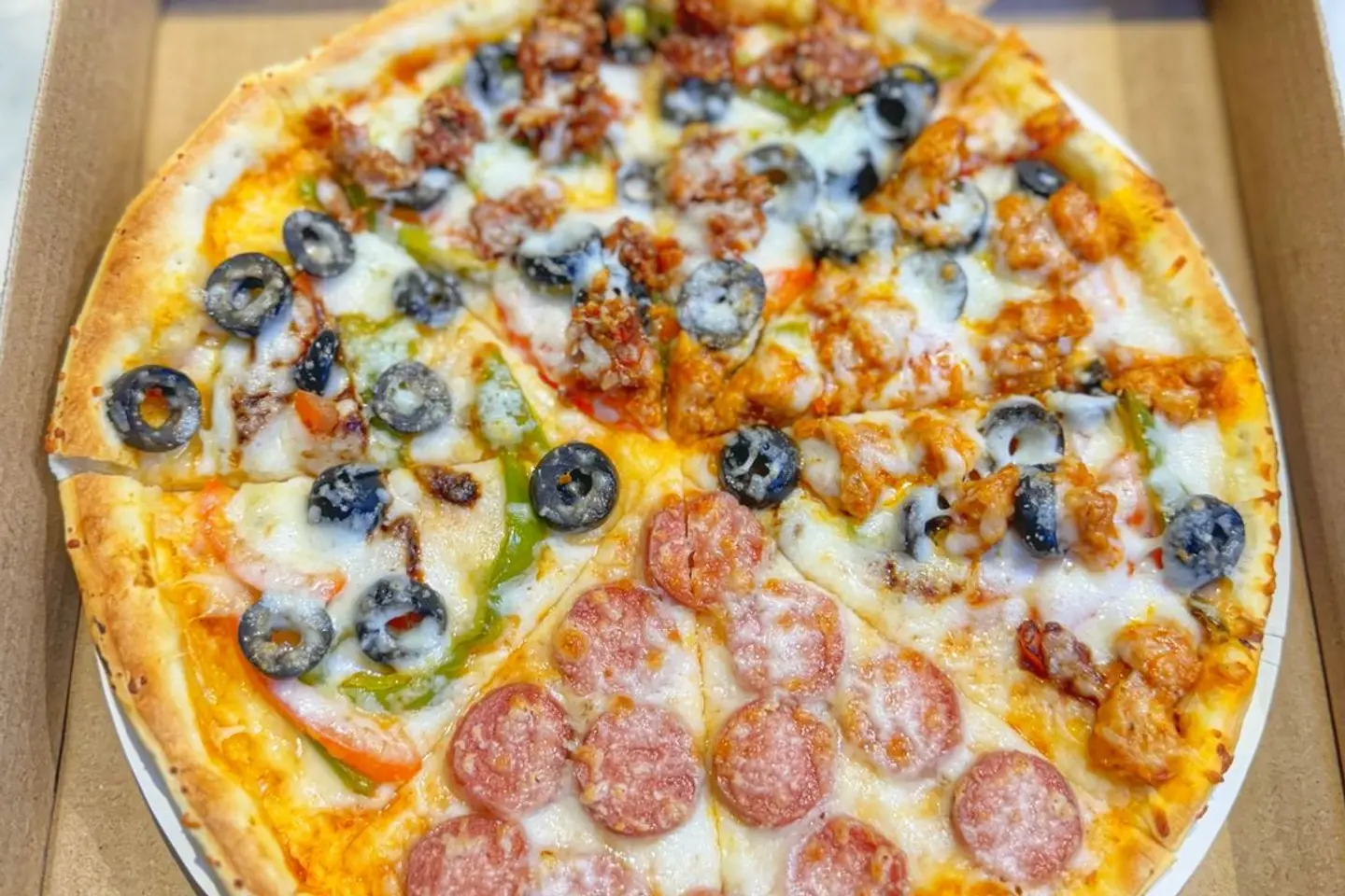 بيتزا الفصول الأربعة كبيرة