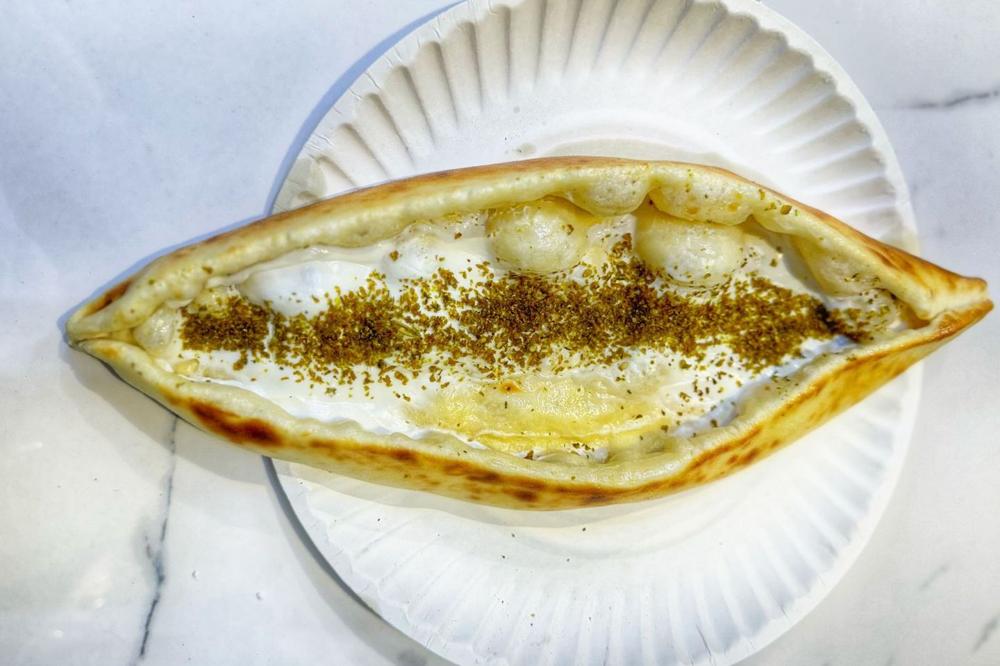 فطيرة لبنة بالجن والزعتر