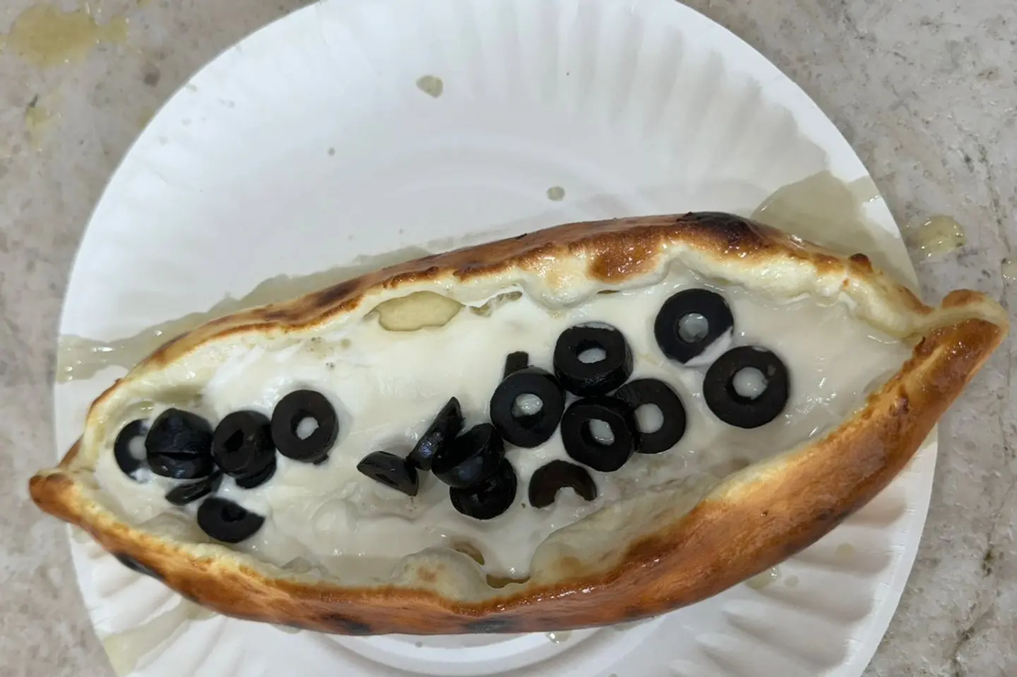 فطيرة لبنة بالزيتون