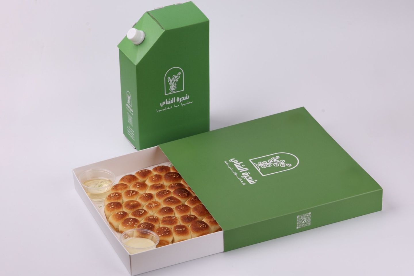 Box Of Honeycomb Bread With Your Favorite Drink - With Smoked Tea