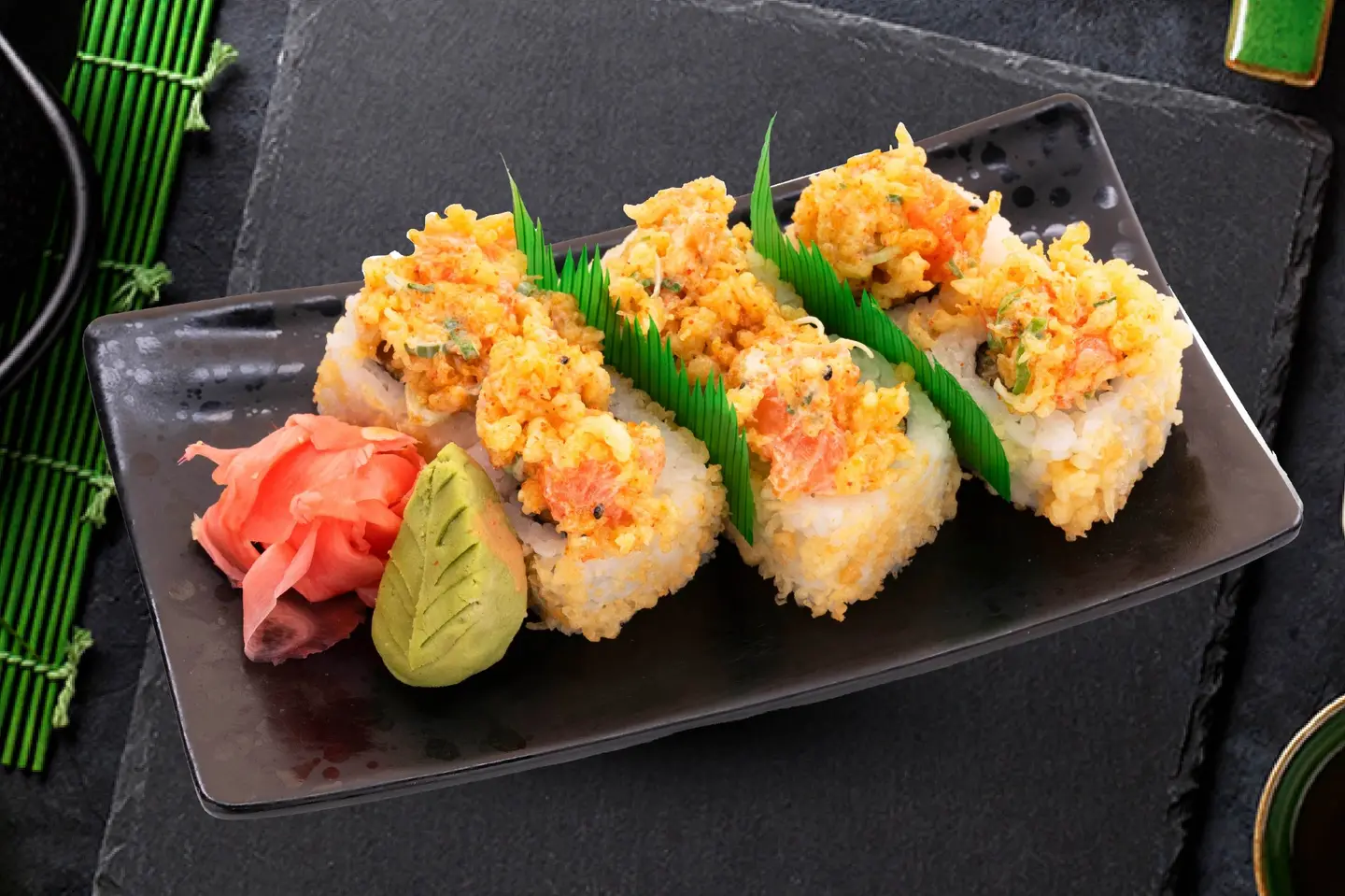 Spicy Crunchy Salmon Maki 6 Pieces
