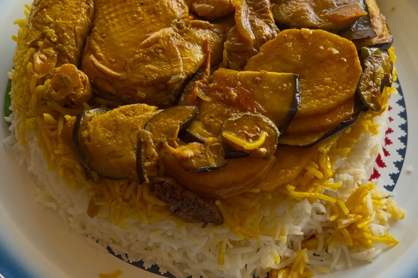 مقلوبه دجاج نص