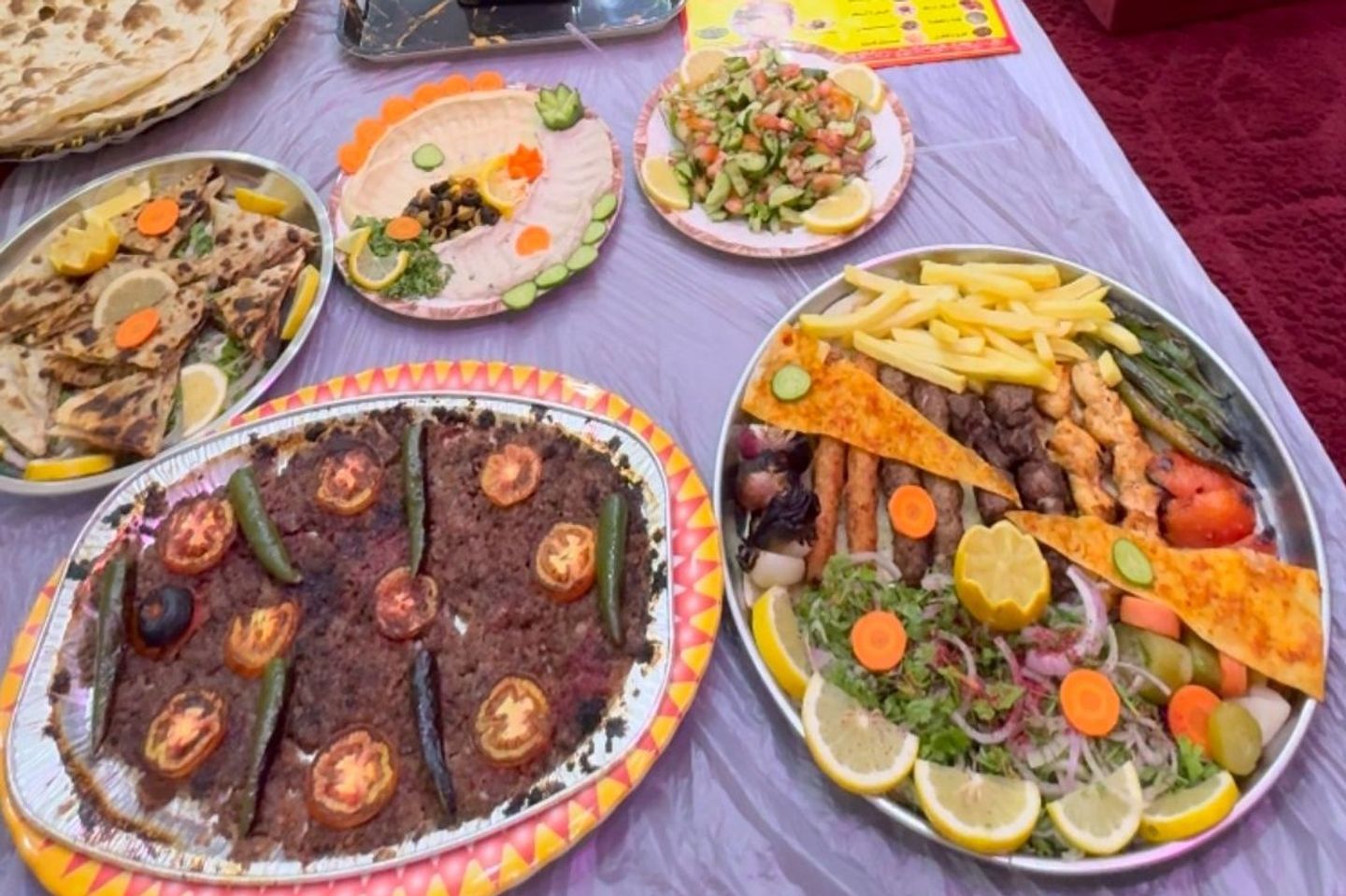عرض لاربعة اشخاص