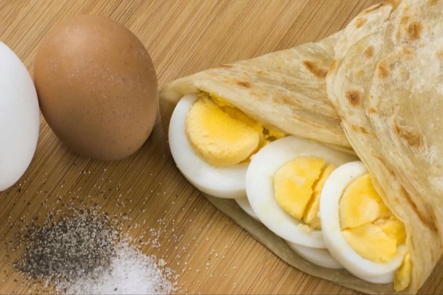 شباتي بيض مسلوق