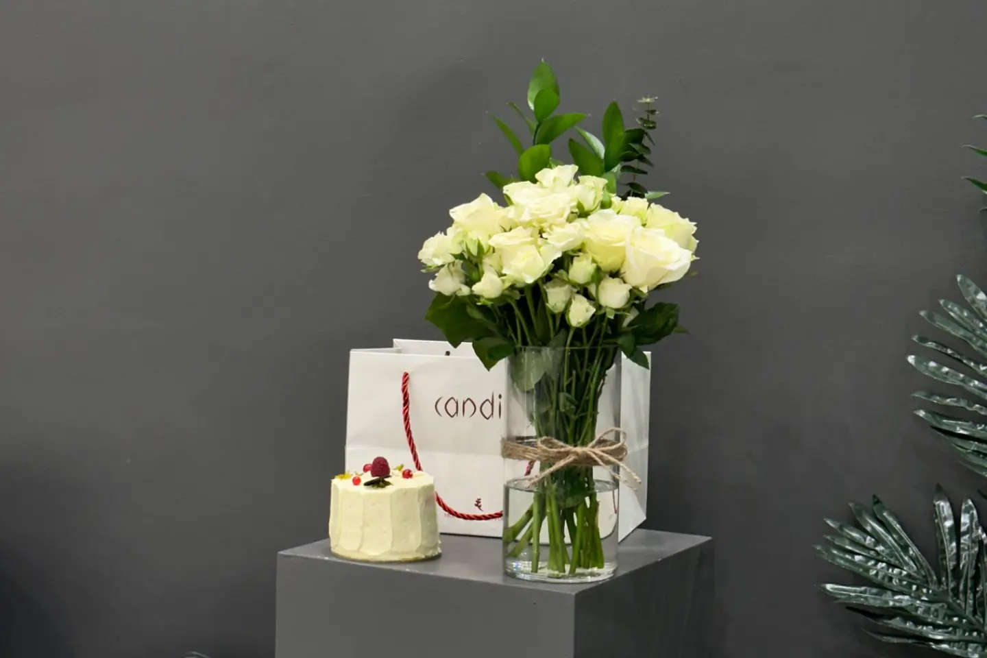 Purity Vase And Kandira Cake
