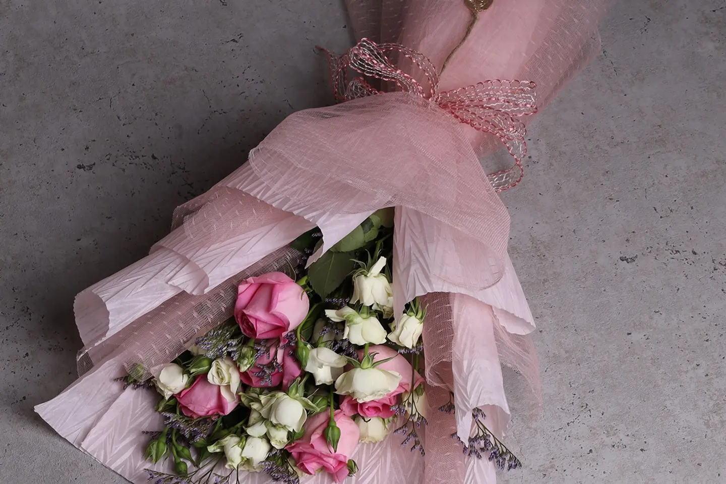 Natural Keukenhof Rose Bouquet38