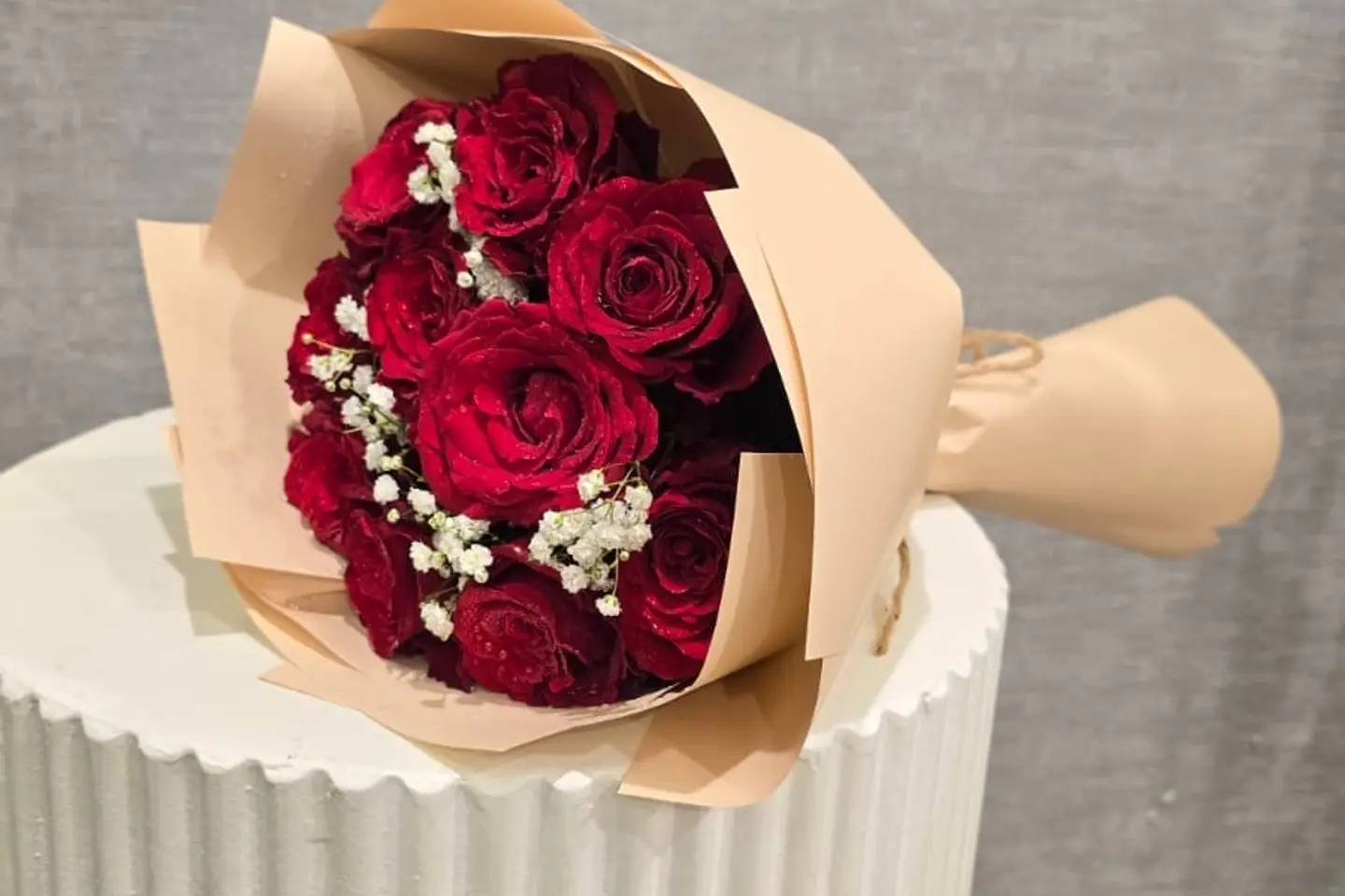 ١٠ ورود حمراء