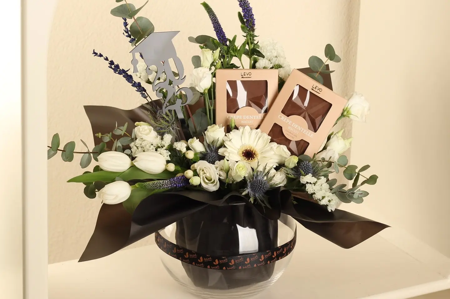 Levo Graduation Vase