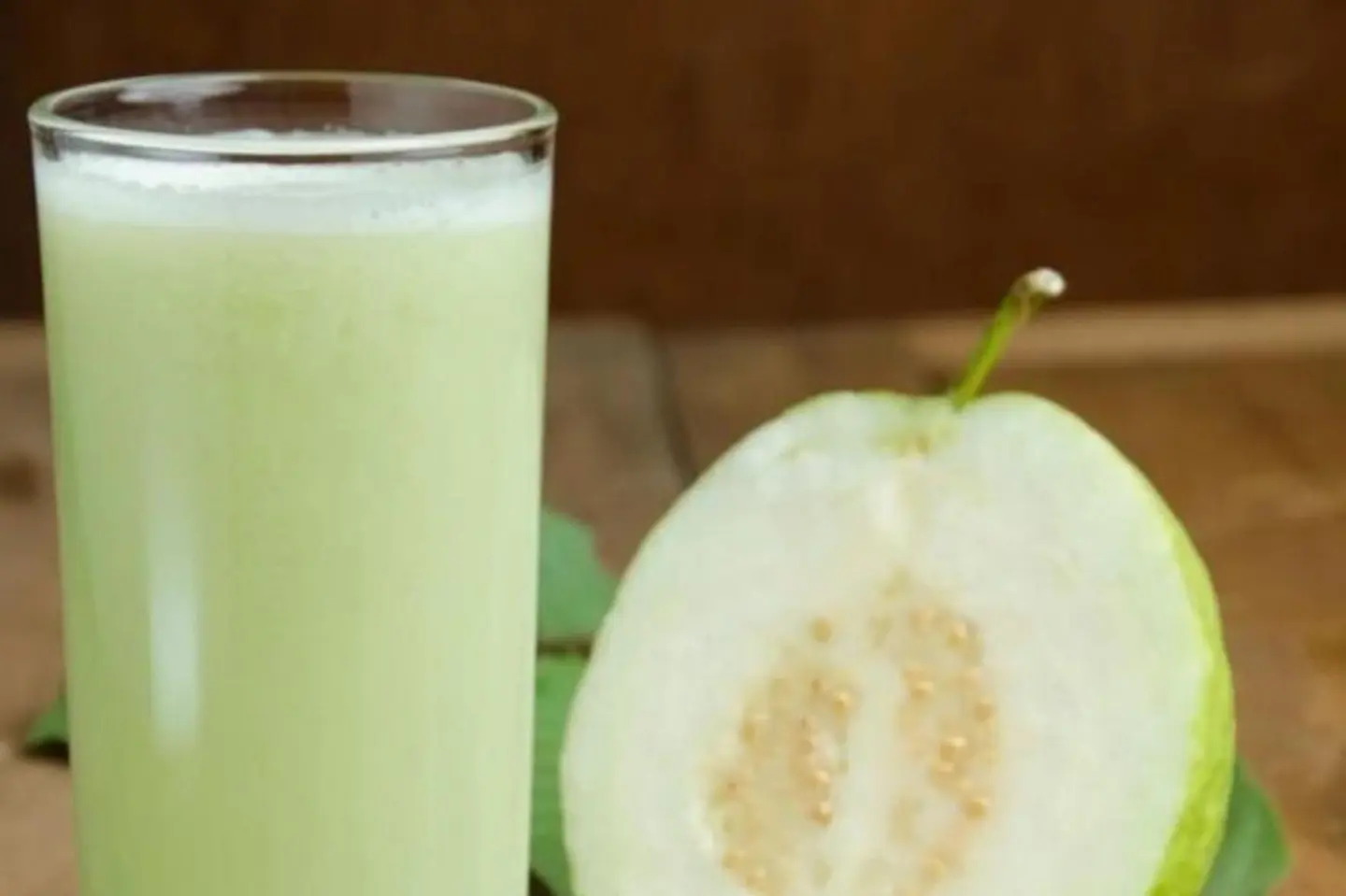 عصير جوافة وحليب - وسط