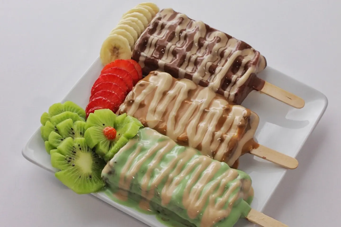 وافل مكس فواكة وايسكريم