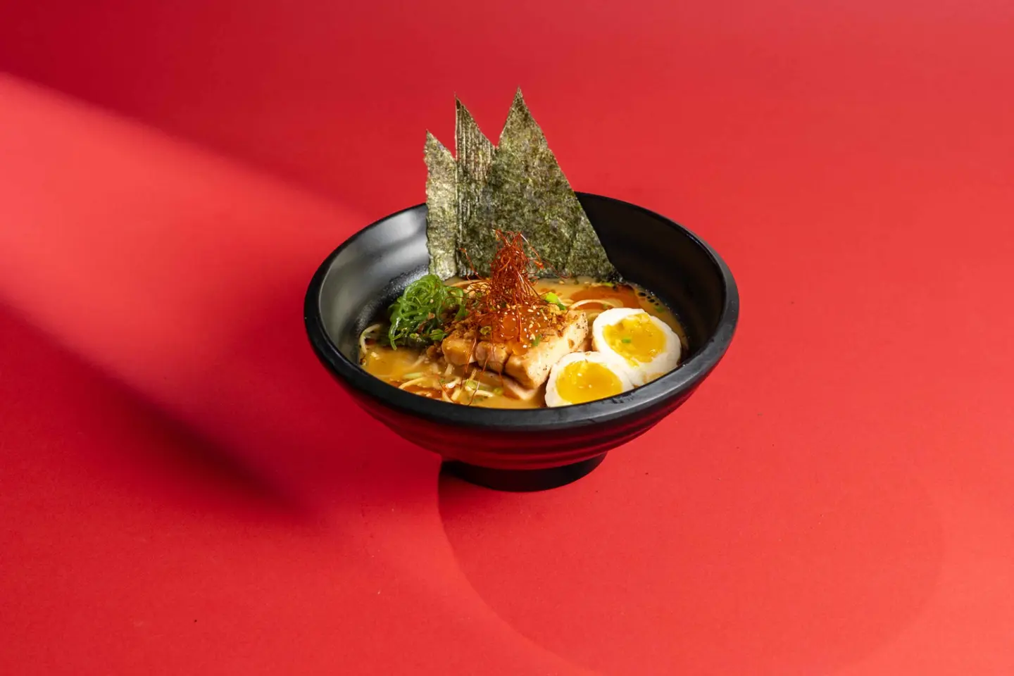 ﻣﻴﺴﻮ اﻟﺴﻠﻤﻮن اﻟﺤﺎر