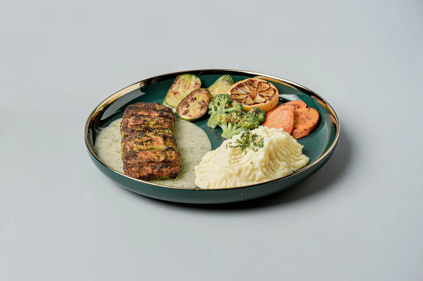Grilled Salmon With Lemon Dill Sauce