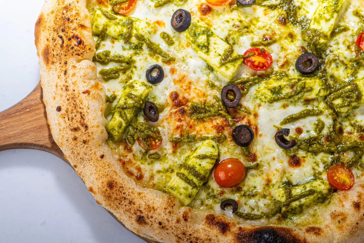 Pesto Halloumi Pizza