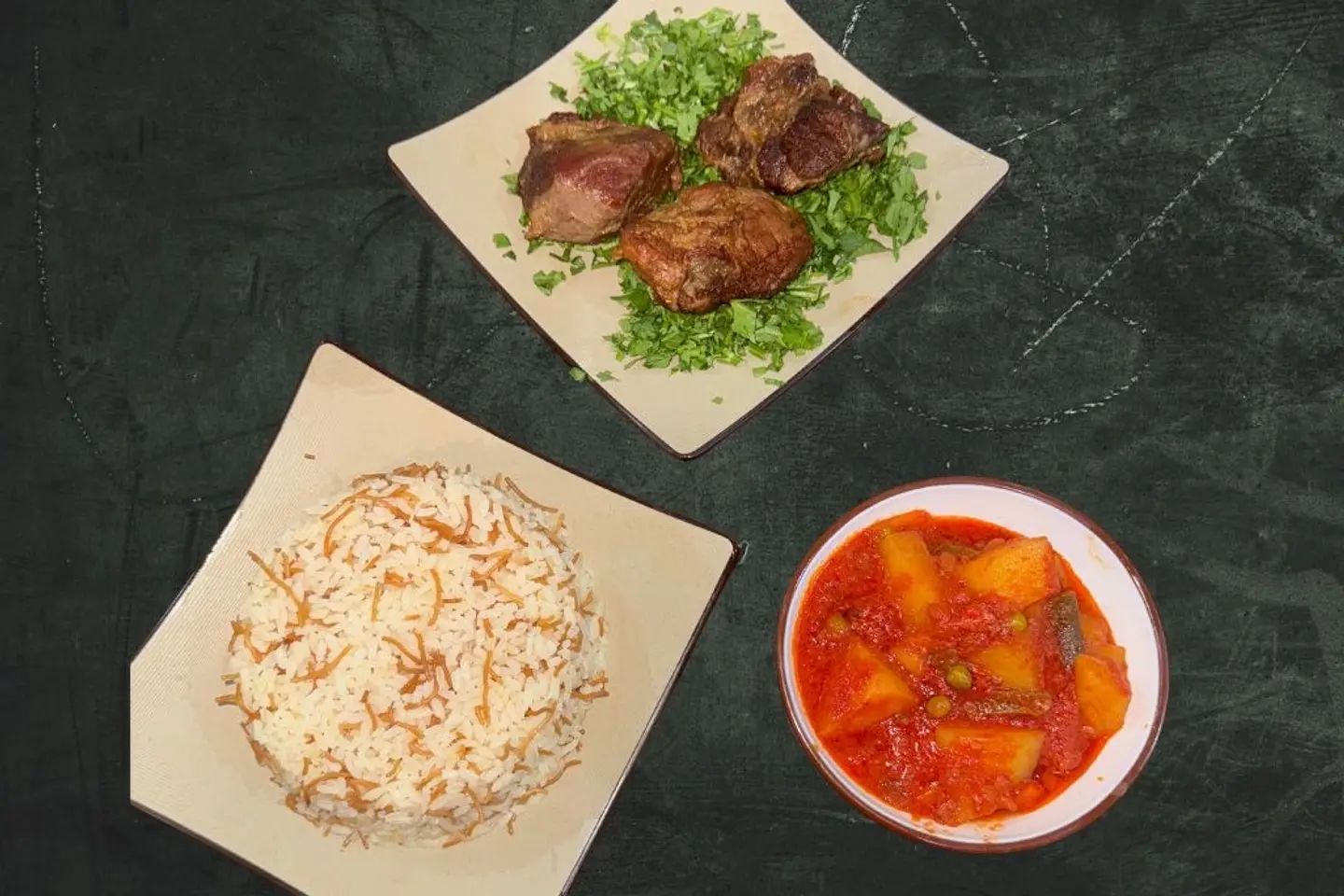 لحم محمر مع أرز وخضار