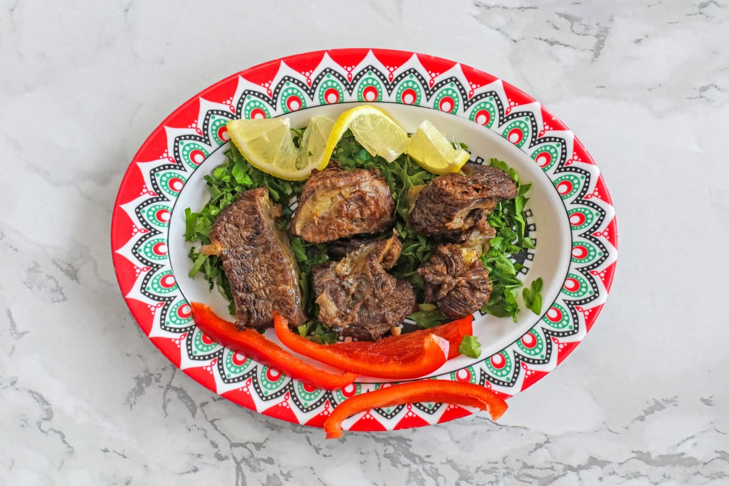 طبق لحمة محمرة و أرز وخضار