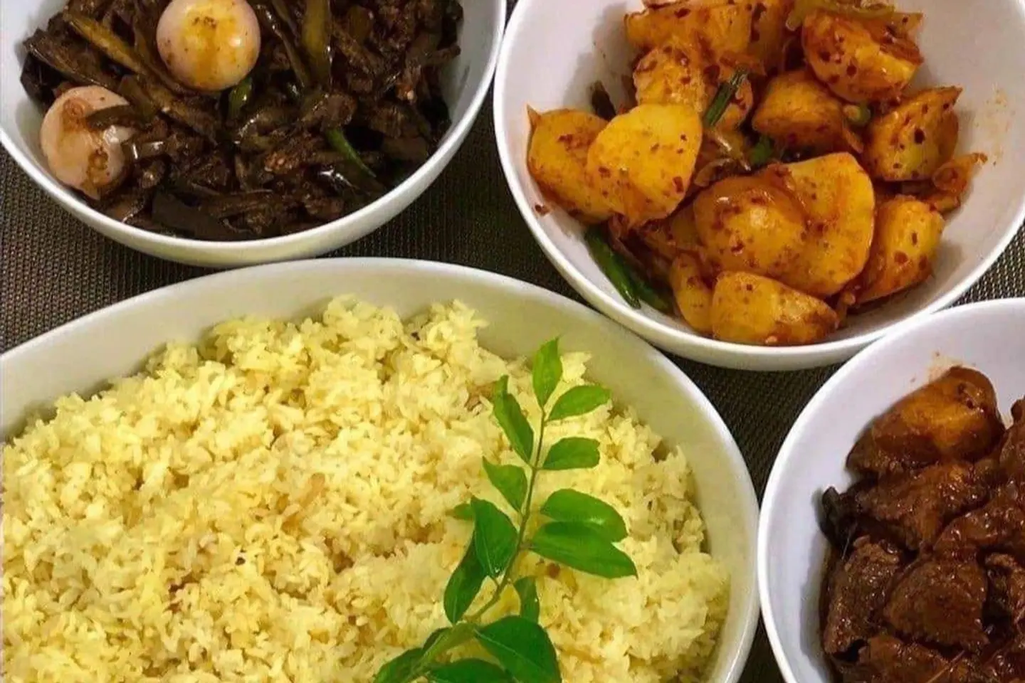 الأرز والكاري مع كاري السمك