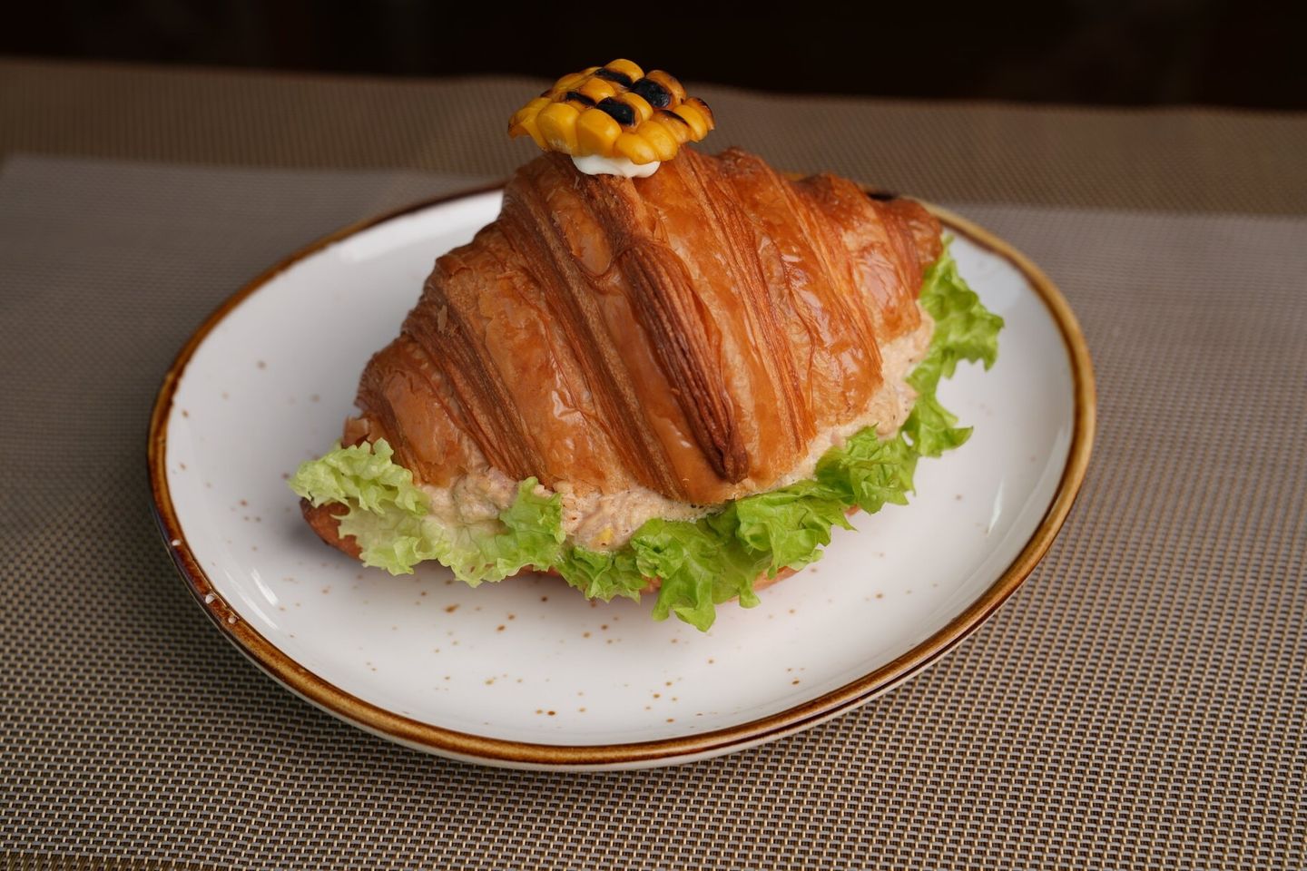 Tunna Croissant
