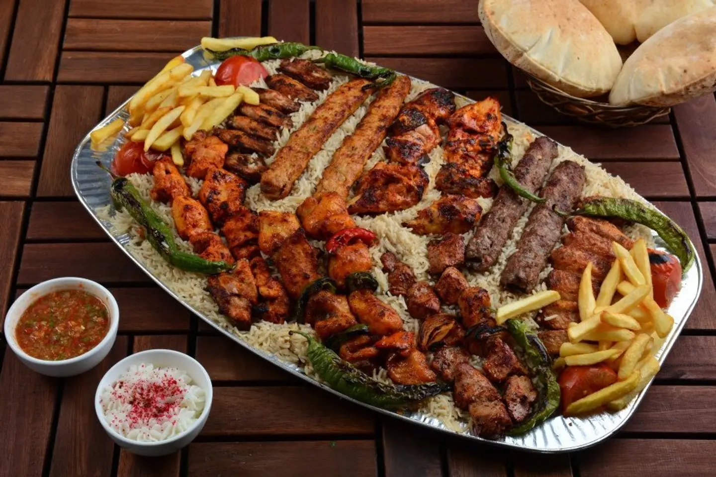 صحن مشويات مشكل وسط