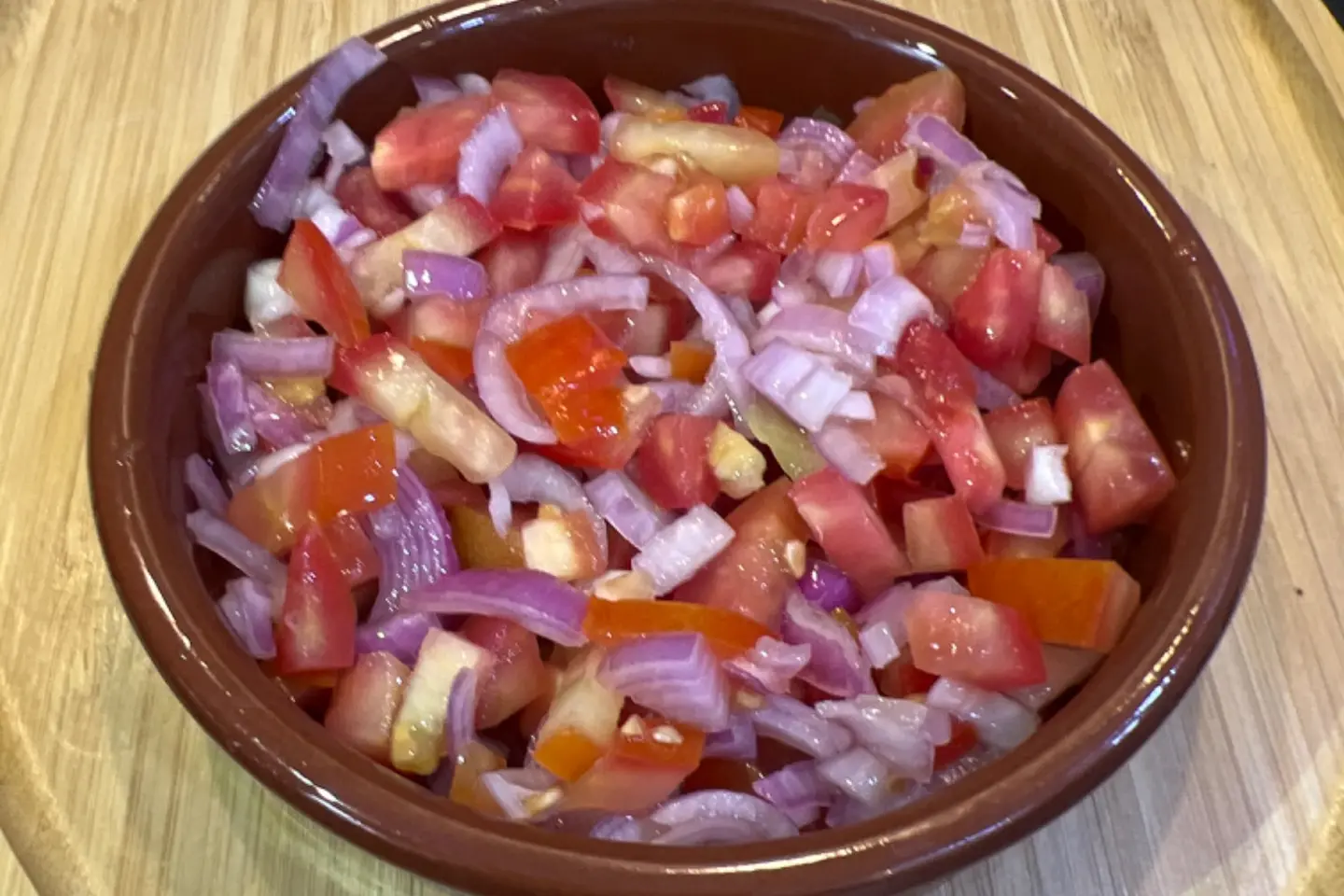 سلطة بصل طماطم