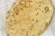 خبز ابيض جبن
