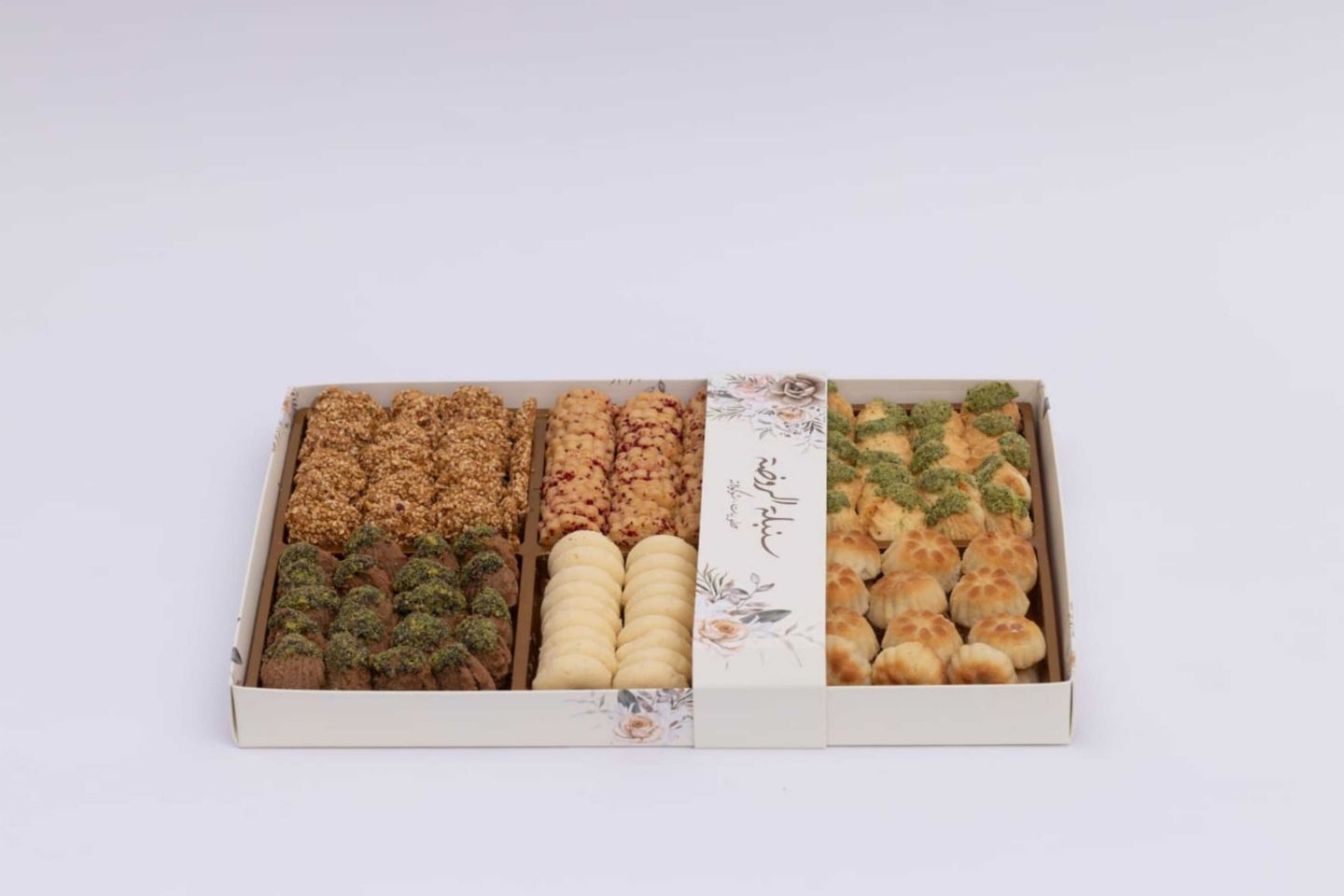 علبة كبيرة نثريات متنوعة