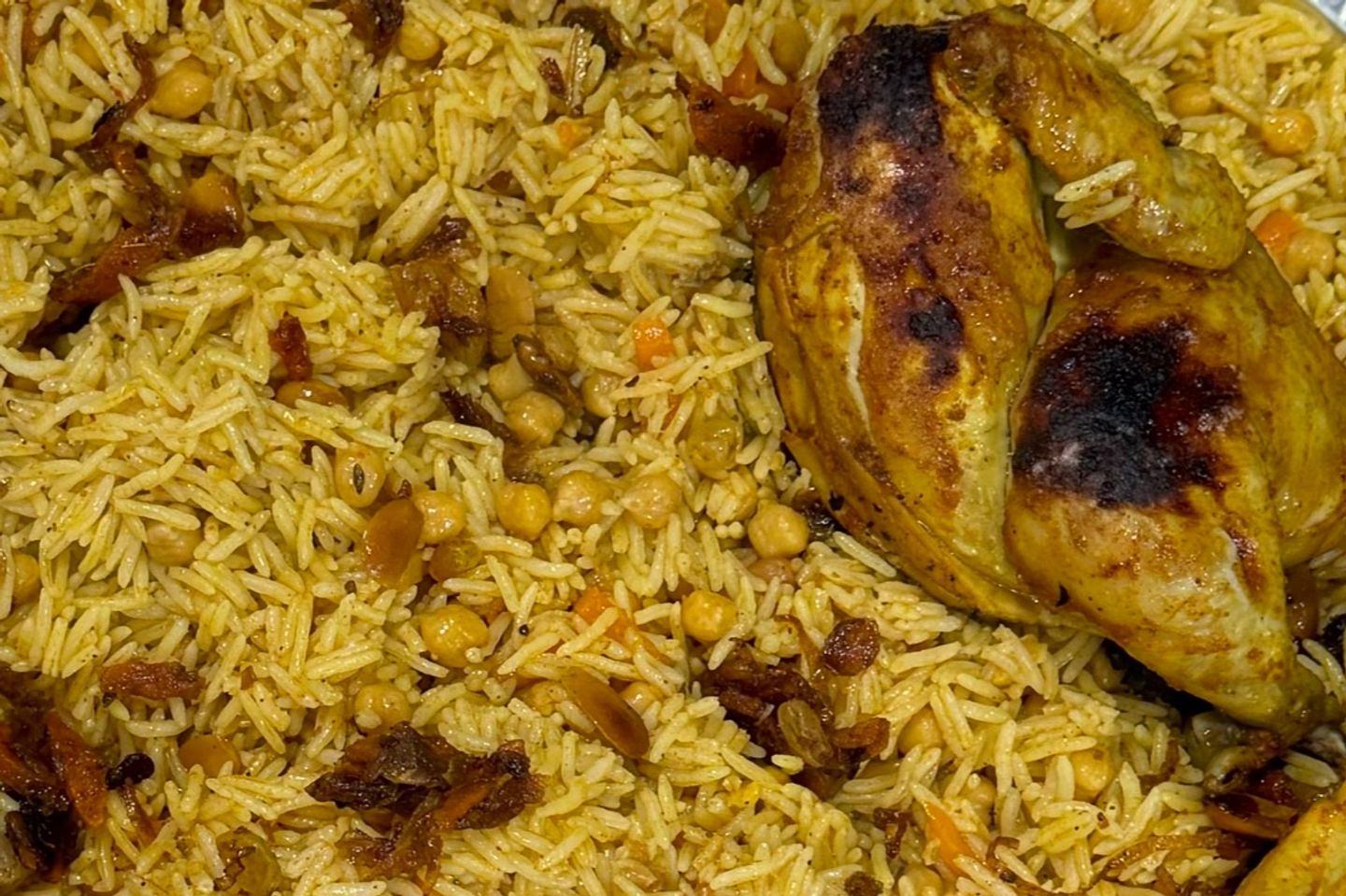 محمر دجاج بالفرن مع رز طاجيكي