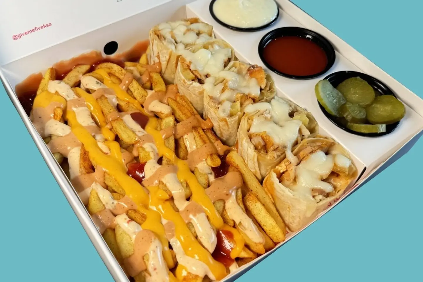 Shawarma Salateen Chicken With Sauces And Cheese