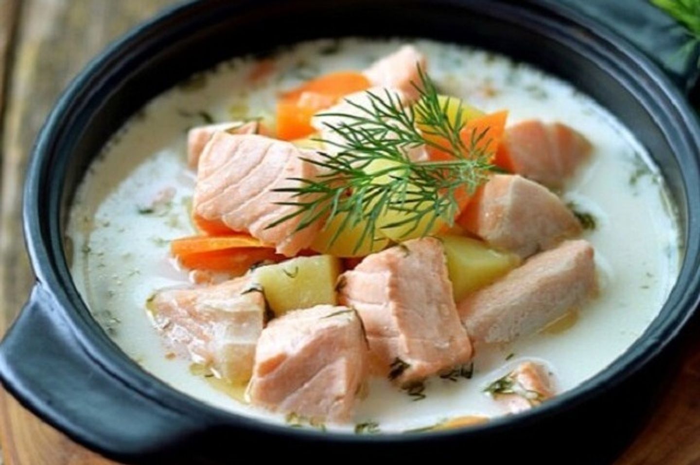شوربة السلمون الذهبي