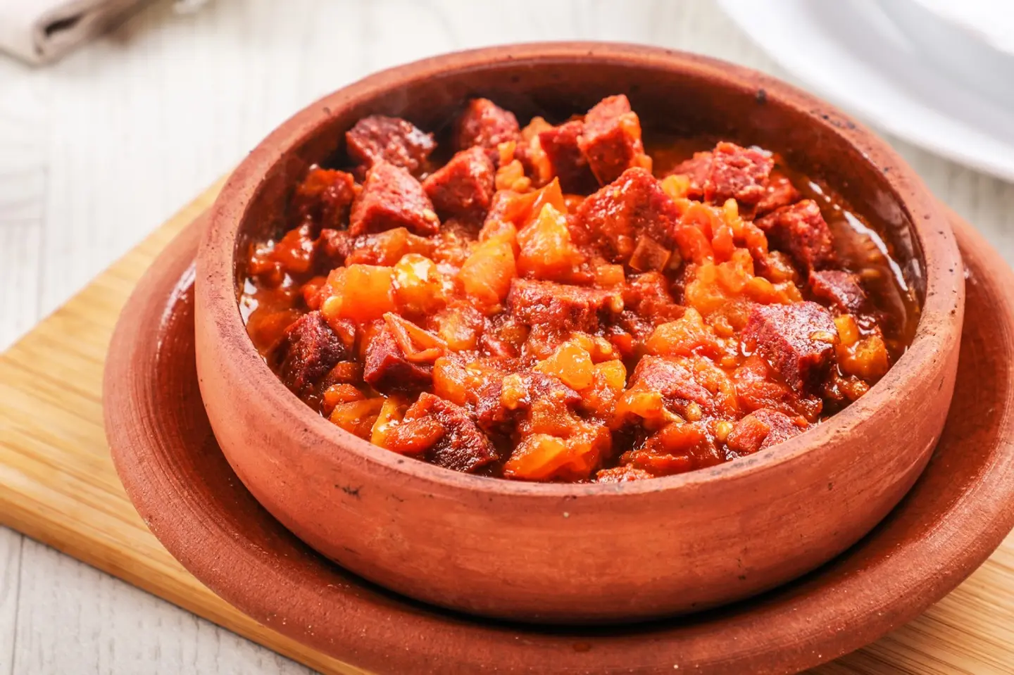 سجق مع الطماطم