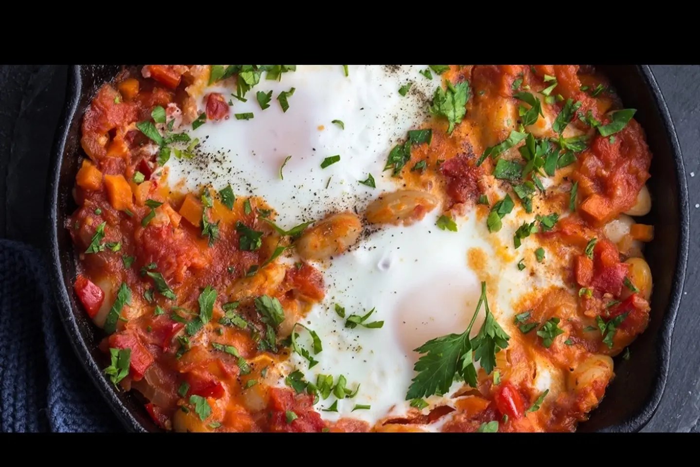 فاصوليا حمراء مع البيض