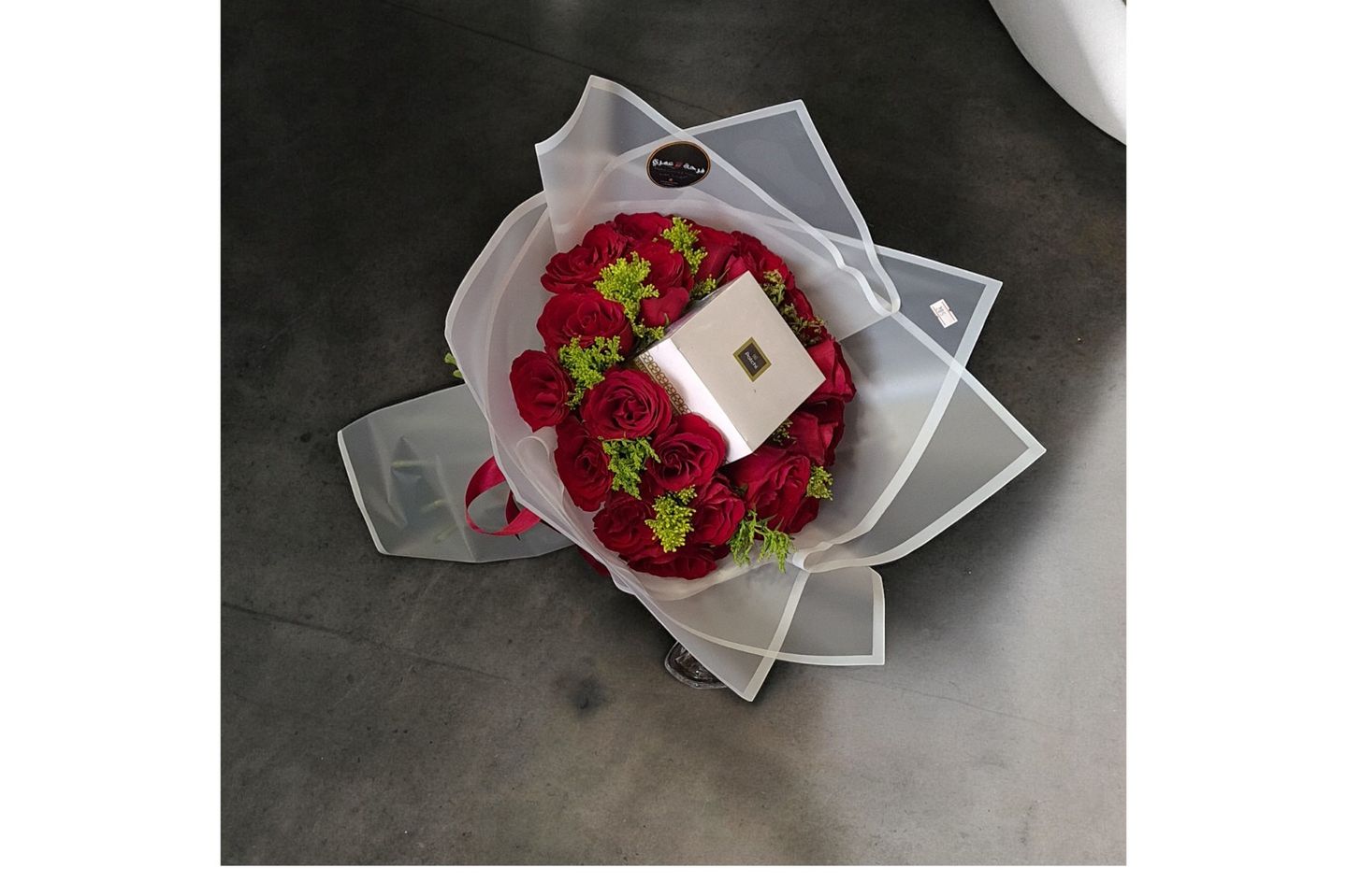 Love Bouquet With 250 G Patchi