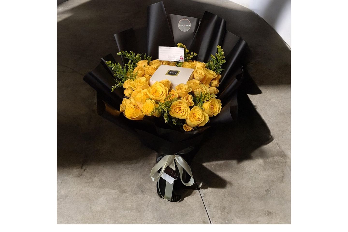 Jealousy And Whiteness Bouquet With Patchi 250 G